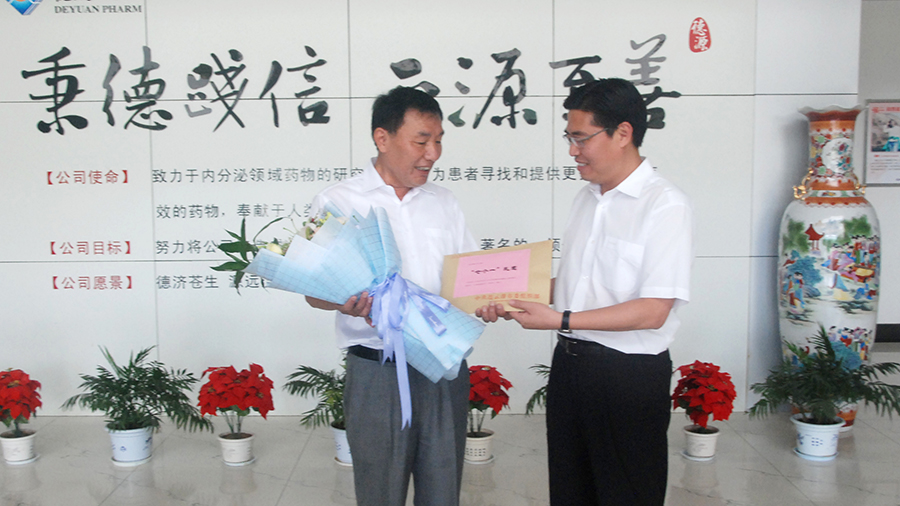 市委常委、開發(fā)區(qū)黨工委書記曹衛(wèi)東走訪慰問李永安董事長